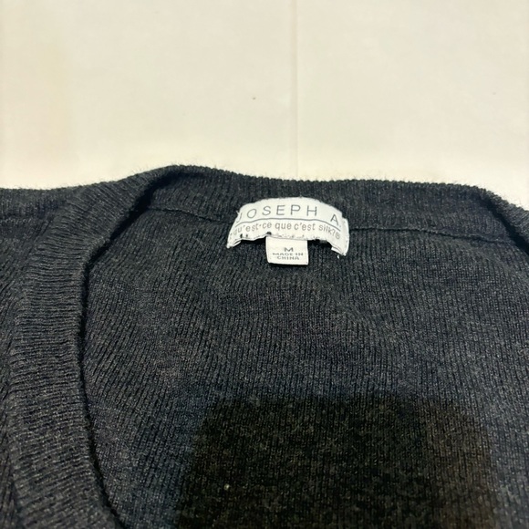 36. Joseph A gray top size medium - Picture 4 of 6